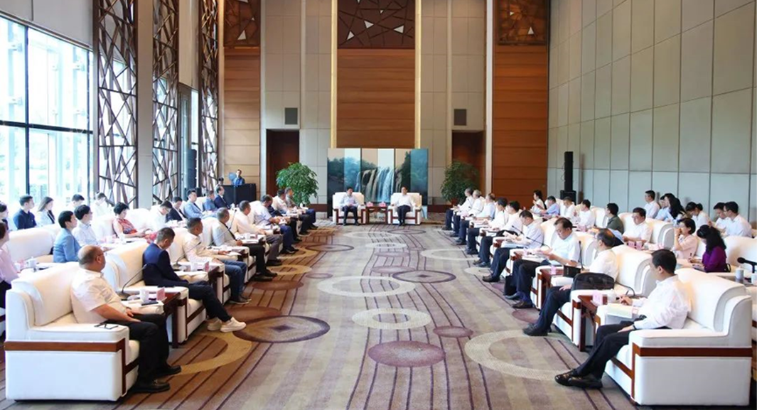 贵州省委书记徐麟会见新沪商企业家代表团一行，董事长李贤威受邀参与座谈