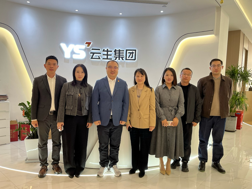 无锡市梁溪区人社局副局长周霞一行领导莅临云顶集团3118集团调研走访